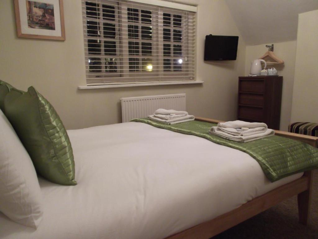 The Stag Enfield Hotel Екстериор снимка