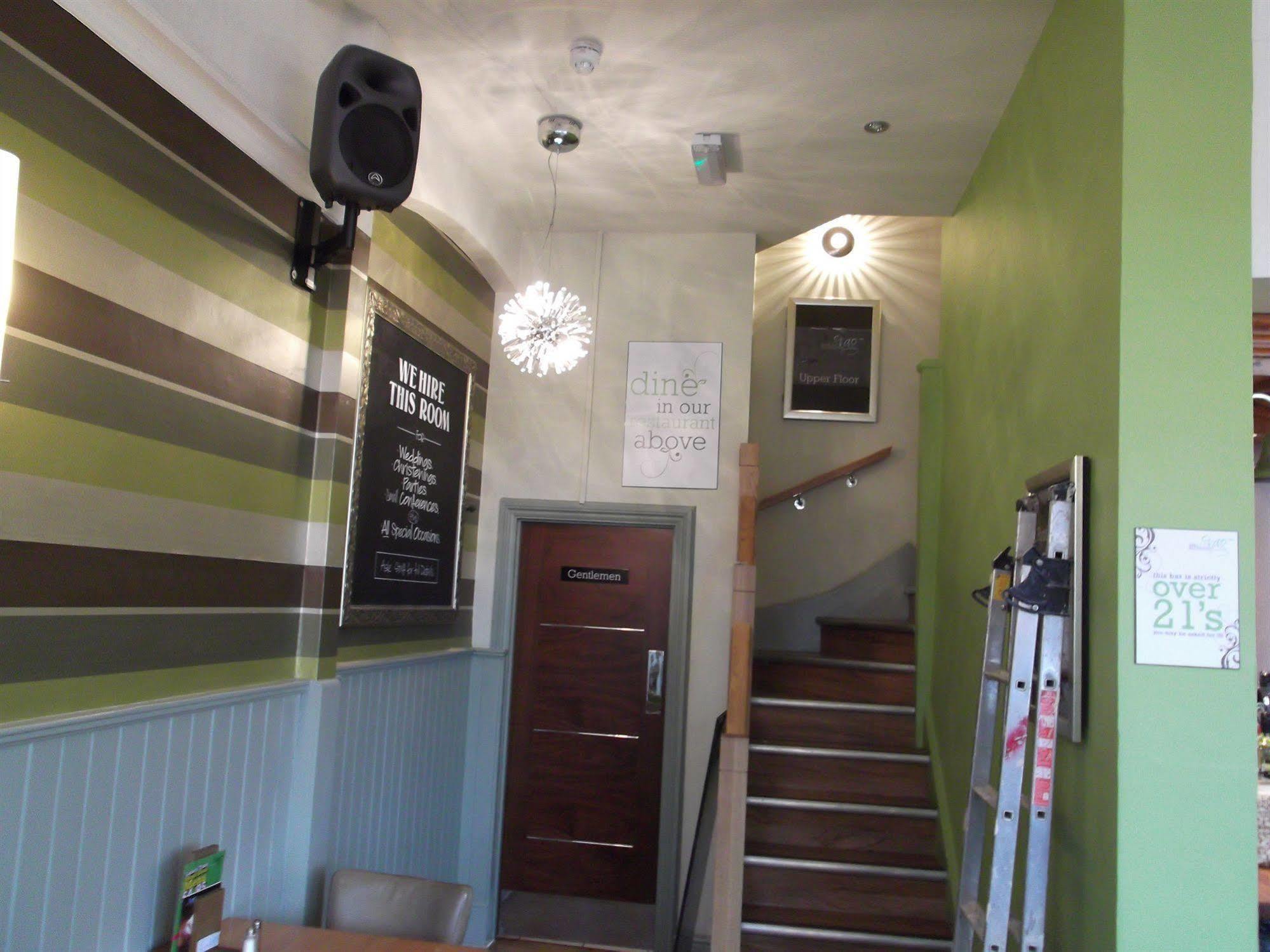 The Stag Enfield Hotel Екстериор снимка